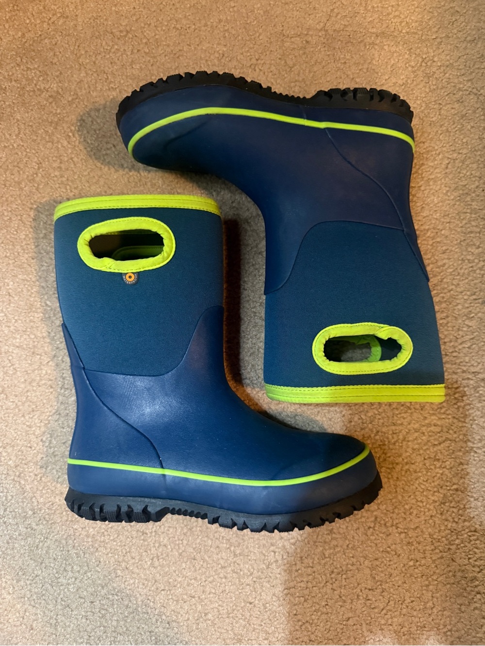 BOGS KIDS BOOTS SIZE 2